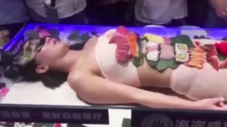 Restaurant Nyotaimori Japan