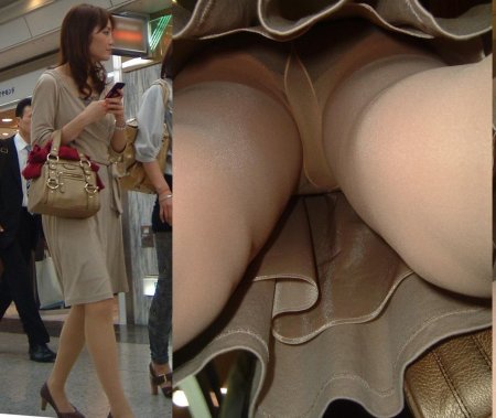 Under the uppskirt pantyhose skirt