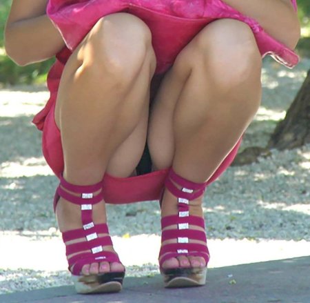 Girls without panties under a skirt