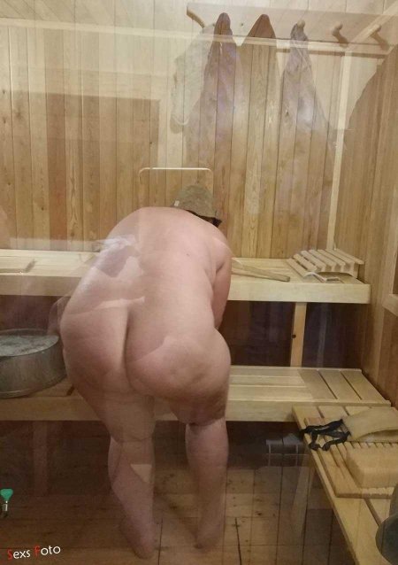 Naked elderly women in the bath