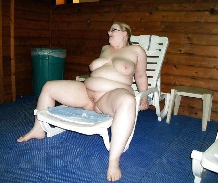 Naked fat women in the bath