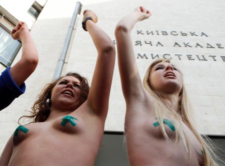 Anna Femen Naked