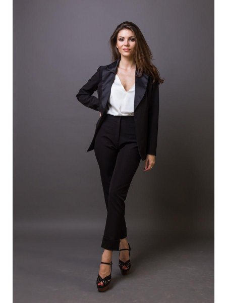 Penelope Crucial Costumes