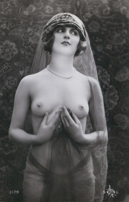 Old pictures of naked women