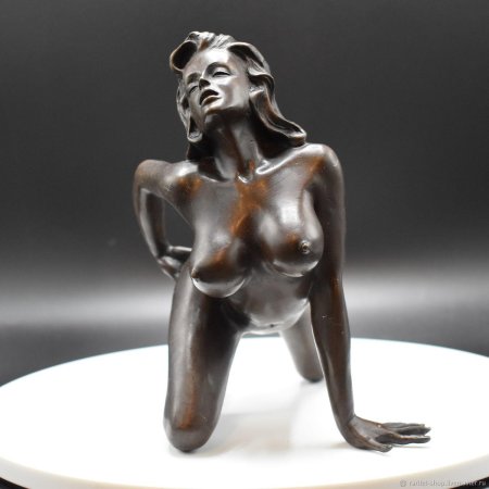 Figureets of naked women