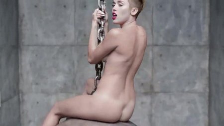 Miley Cyrus naked photo shoot