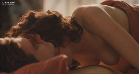 Anne Hathaway Naked in the movie