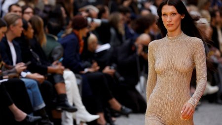Showing a fashion with bare breasts