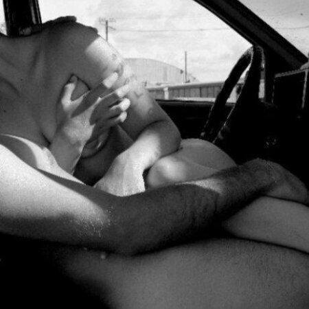 Chic kuni in the car