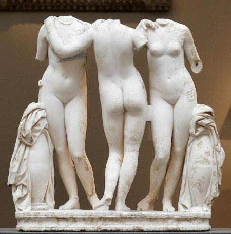 Three grace sculpture Louvre