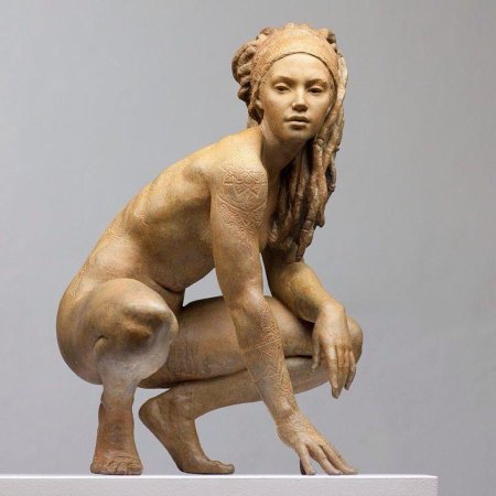 Sculptor Roberto Manzano