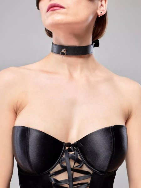 Female collar