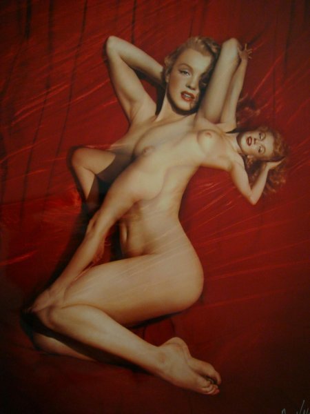 Marilyn Monroe Nudging