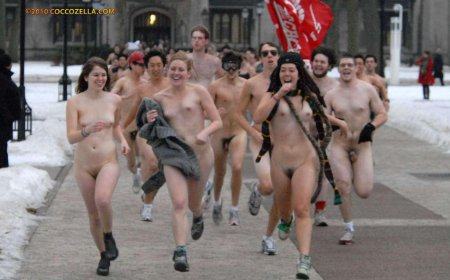 Mass race of naked women