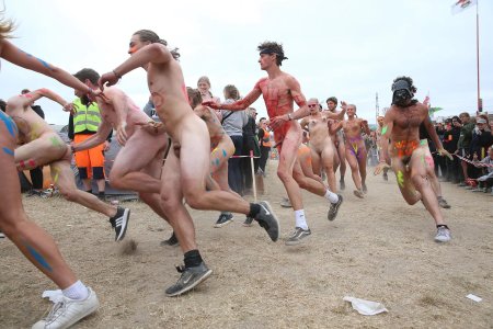 Naked Running of the Netherlands