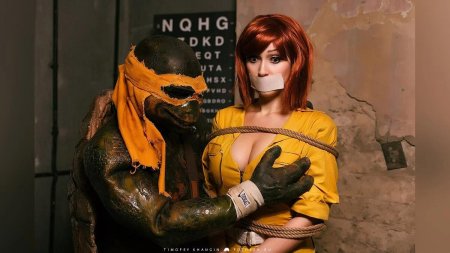 April Turtles Ninja Cosplay