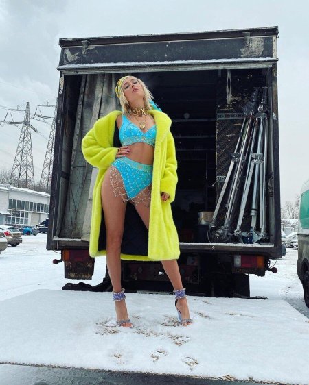 Klava Coca Legs
