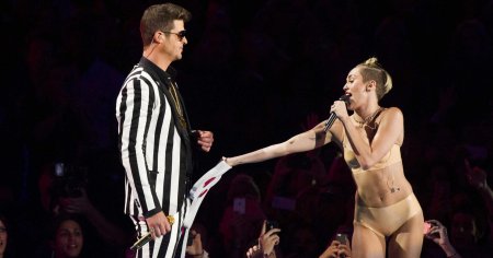 Miley Cyrus show on stage