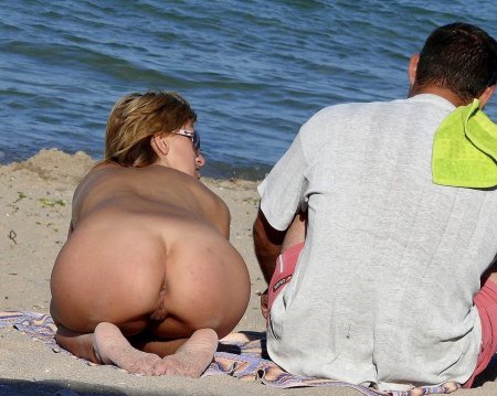 Erotic jokes on the beach