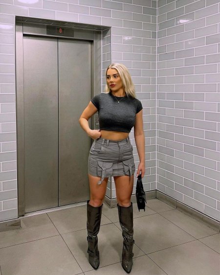 Madlen Wright without panties
