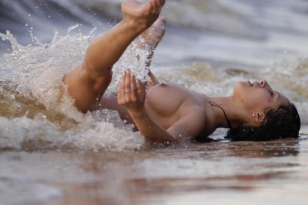 Erotic photo shoot in water