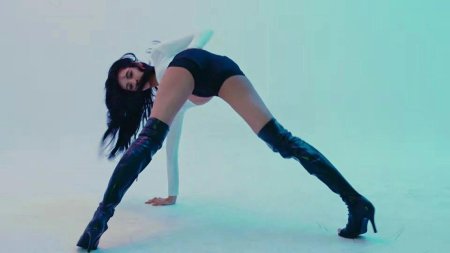 Lalisa Manoban Dancing