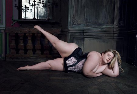 Anna Scholz Plus Saiz