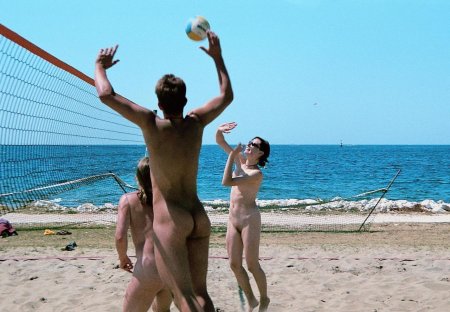 Sports nudism