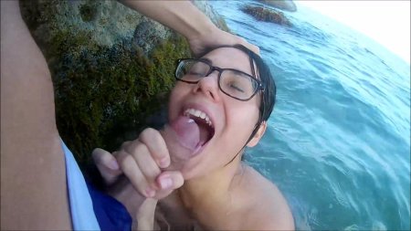 Amateur cumshots on the beach