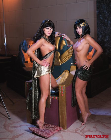 Julia Taylor Cleopatra 2003