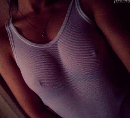 Beautiful boobs under the T -shirt