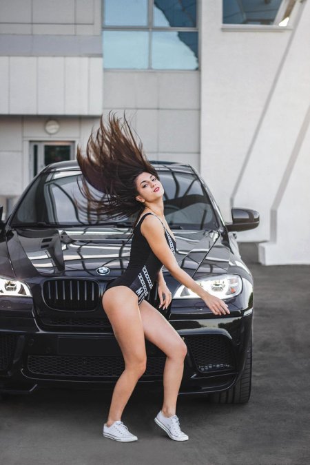 Bmw x6 and girl