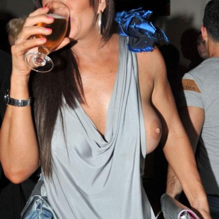 Celebrities lighted up bare chest