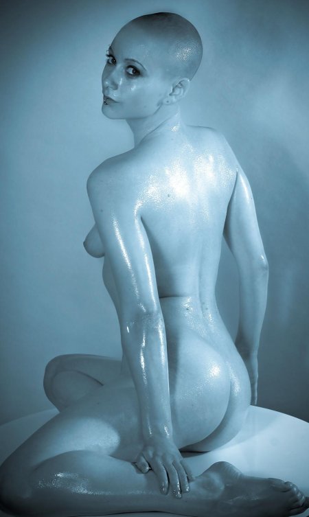 Beautiful bald girl nude