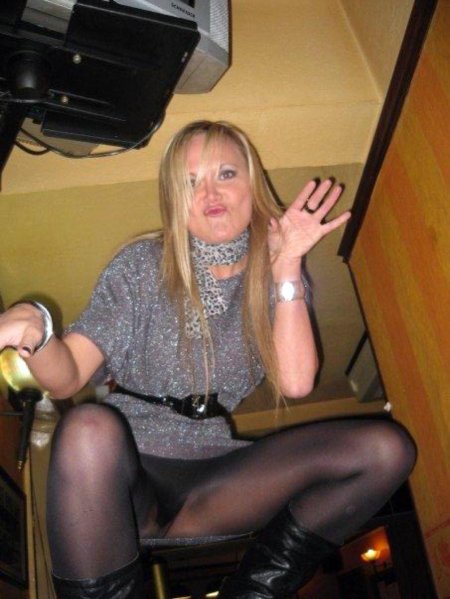 Mature in pantyhose show
