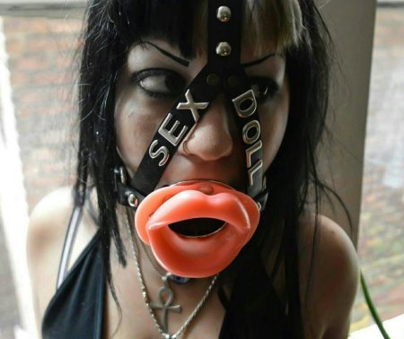 Girl with mouth expander