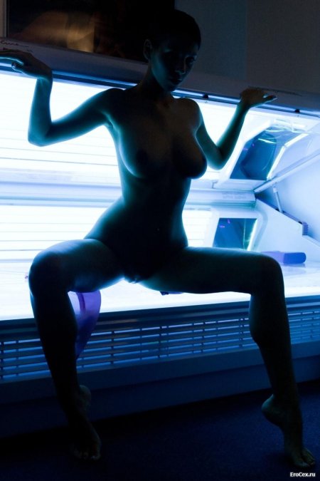 Naked girls in the solarium